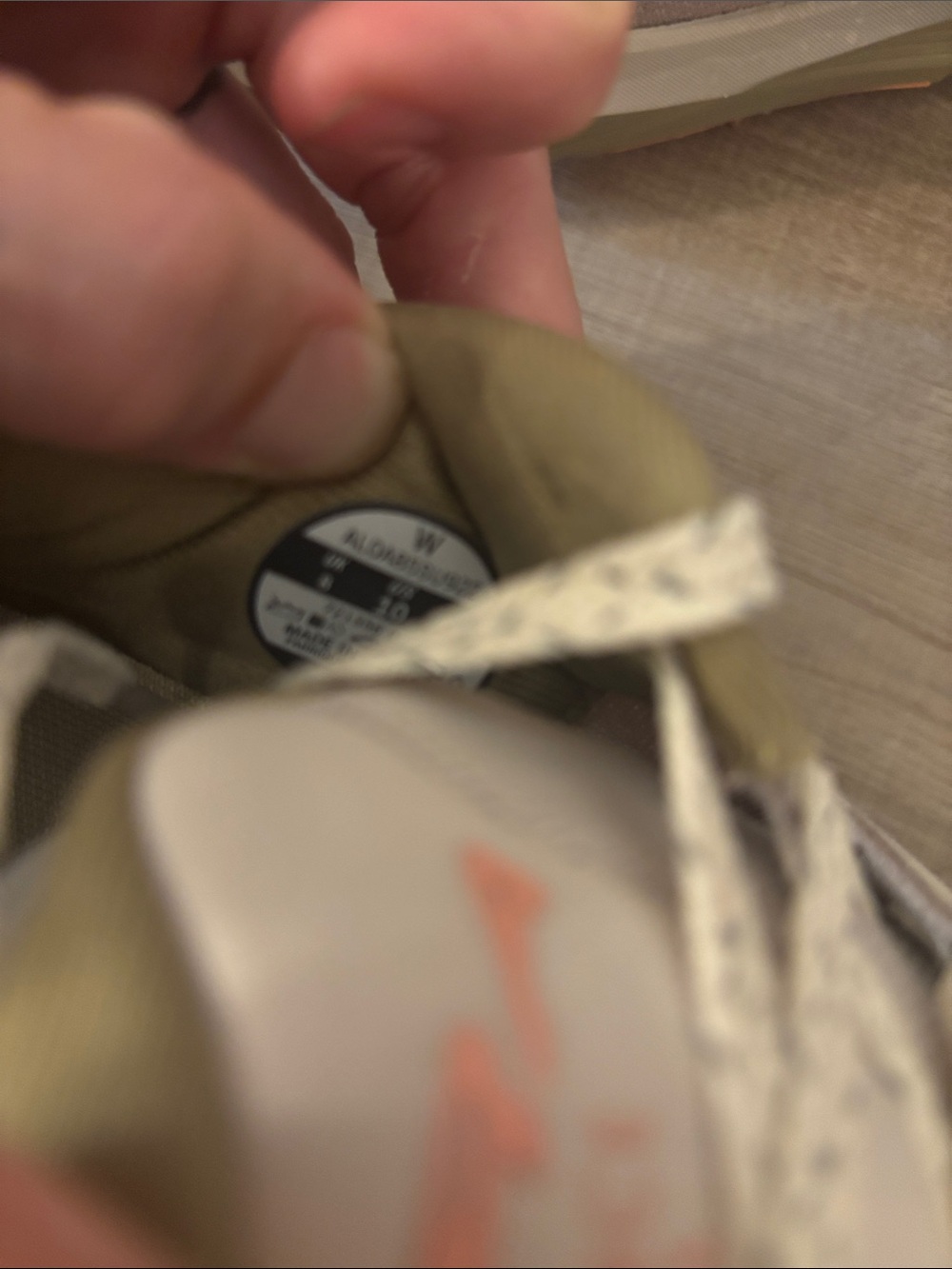 Altra Women's Experience Wild 3 tan size 10 new with box - Picture 7 of 7